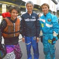 師弟関係である上野真之介(左)と峰竜太(真ん中)と山田康二