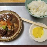 「おおこし」の牛もつ煮がおすすめ