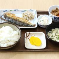 定番定食を味わいたいなら「1階フードコート」