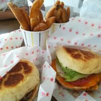 「Stamina本舗 Kaya」の「佐世保バーガー」