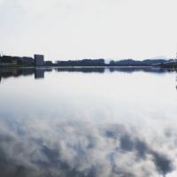 無風で穏やかな水面状況のボートレース芦屋