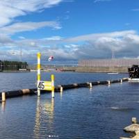 1マークには大きな防風ネットが設置されている