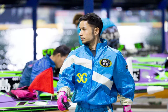 颯爽と持ち場に向かう佐藤隆太郎