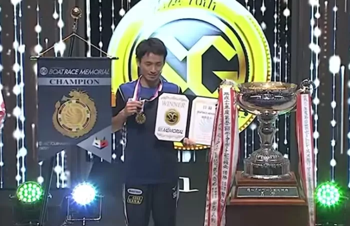 前年度の優勝授賞式に出ている馬場貴也