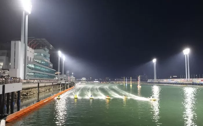 ボートレースまるがめのナイターレースの様子