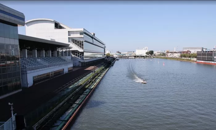 ボートレース戸田の水面の全体の景色