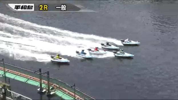 スタートと同時に内に切り込む宮本