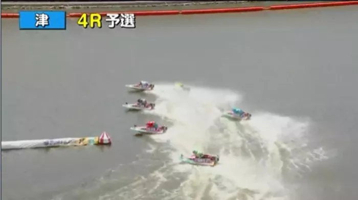 レース最初のターンの様子