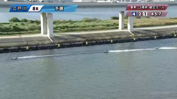 江戸川8Rの2周目1マーク後